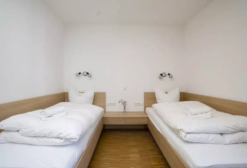 Retkeilymaja Henrys Sleeping Am Augsburger Eiskanal