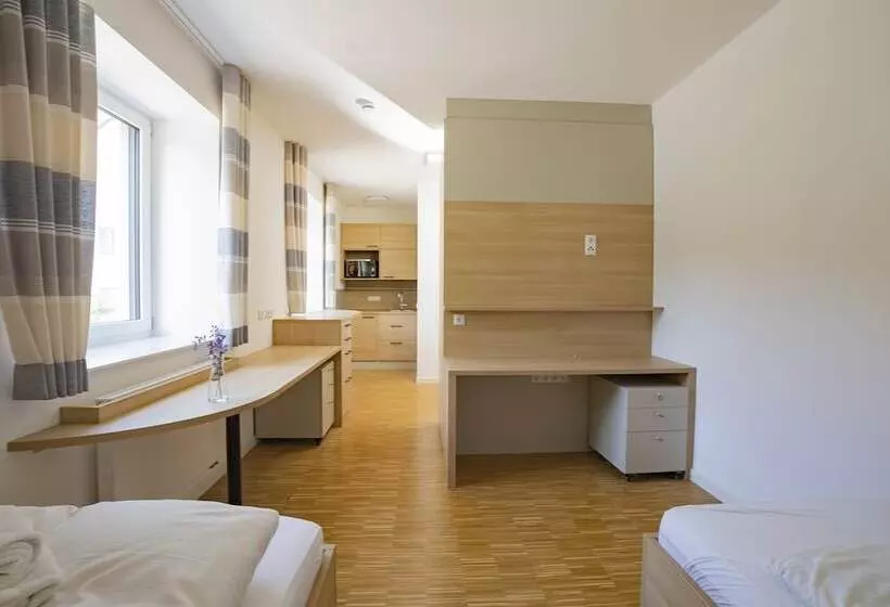 Retkeilymaja Henrys Sleeping Am Augsburger Eiskanal