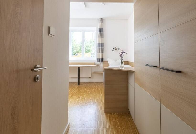 Retkeilymaja Henrys Sleeping Am Augsburger Eiskanal