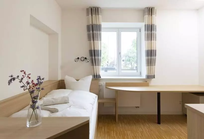 Retkeilymaja Henrys Sleeping Am Augsburger Eiskanal