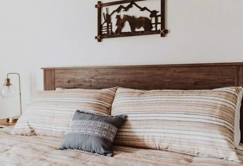 Aamiaismajoitus (B&B) Happy Trails West