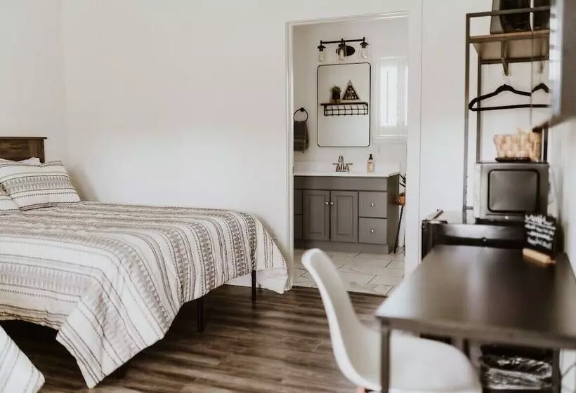 Aamiaismajoitus (B&B) Happy Trails West