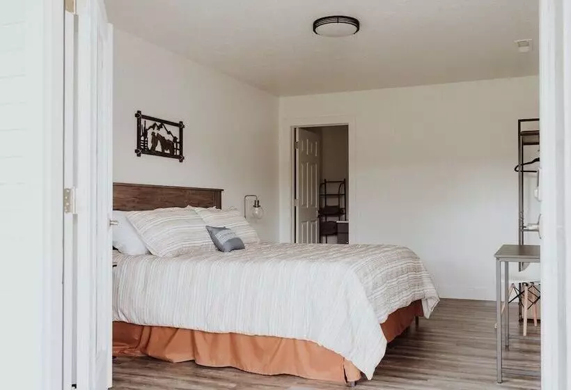 Aamiaismajoitus (B&B) Happy Trails West