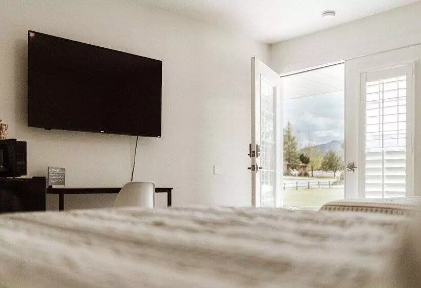 Aamiaismajoitus (B&B) Happy Trails West