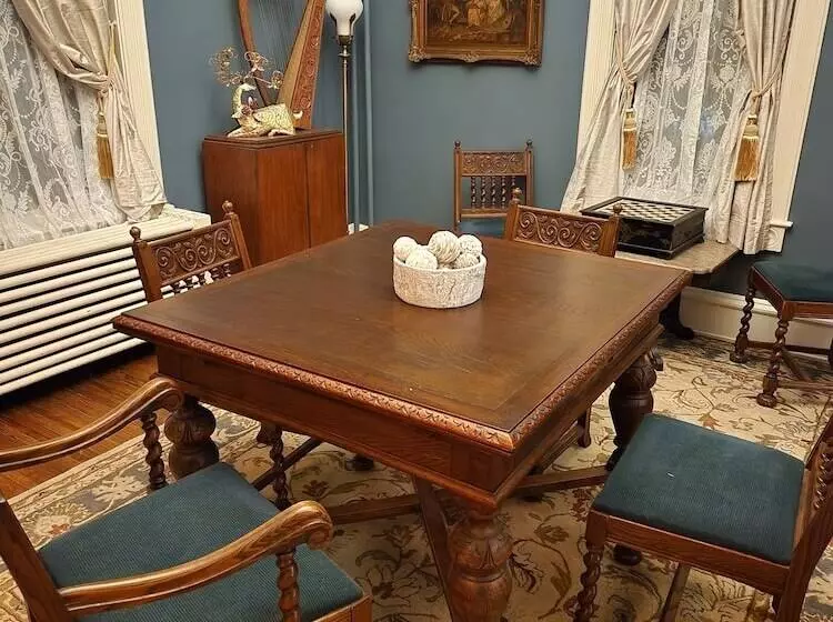 ベッドアンドブレックファースト Oaklawn Inn