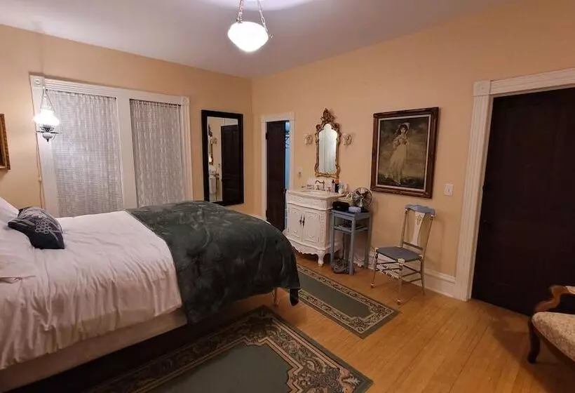 ベッドアンドブレックファースト Oaklawn Inn