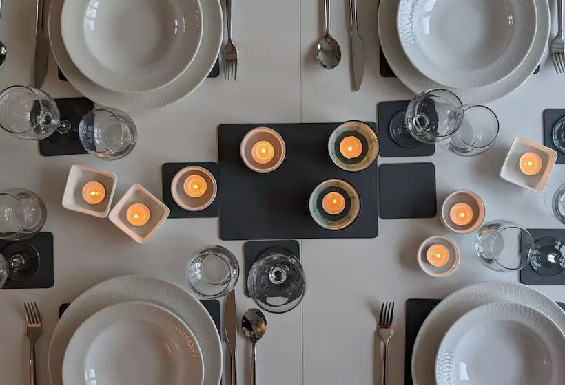 Gorgeous Comrie Cottage, Hot Tub & Mountain Views