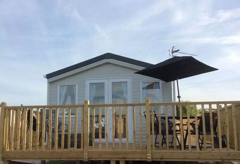 Hotelli Lovely 4 Berth Caravan On 7 Lakes Country Park At Crowle North Lincolshire