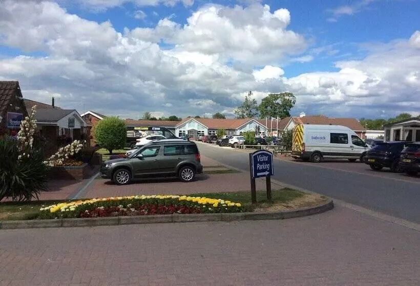 Hotelli Lovely 4 Berth Caravan On 7 Lakes Country Park At Crowle North Lincolshire