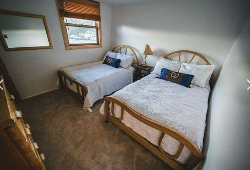 Отель Boulder Lake Lodge