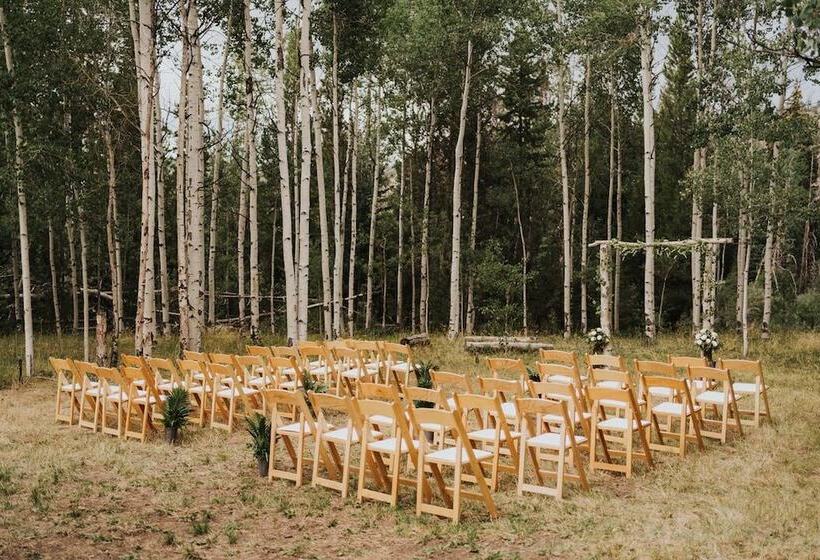 Отель Boulder Lake Lodge