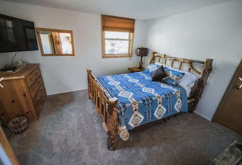 Отель Boulder Lake Lodge