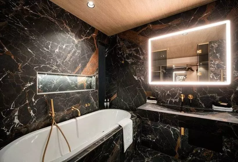 Hotelli No.4 Carlton