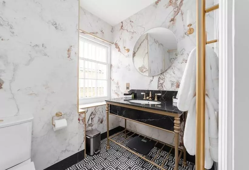 Hotelli No.4 Carlton