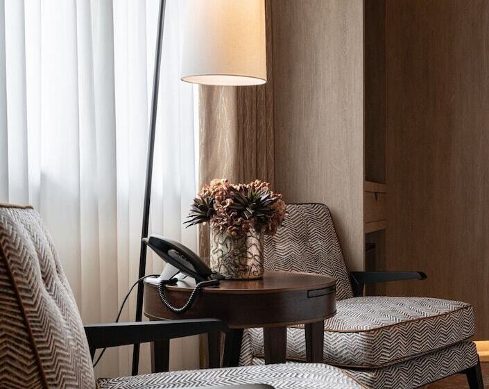 Отель No.4 Carlton