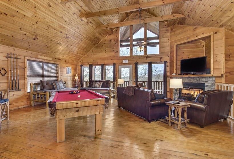 Only Dreamin Cabin W/ Private Hot Tub