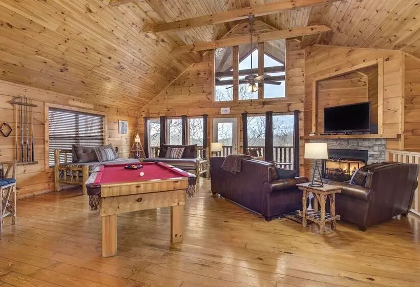 Only Dreamin  Cabin W/ Private Hot Tub