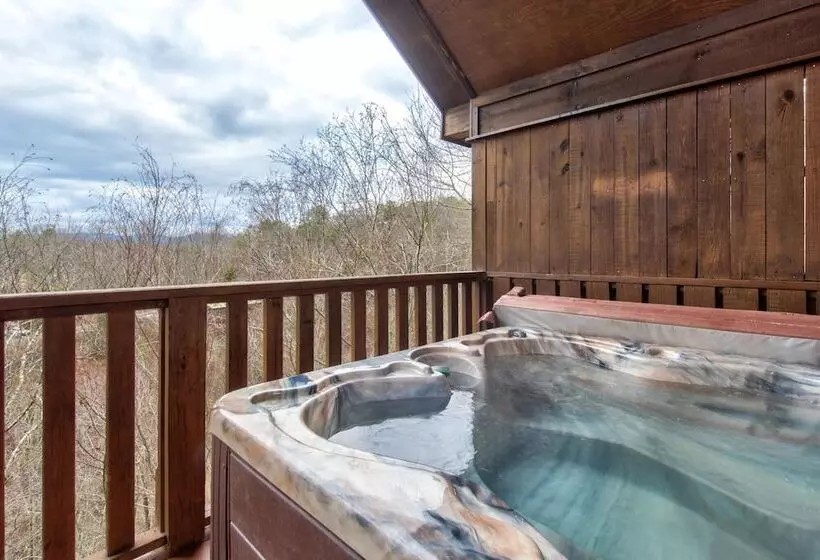 Only Dreamin  Cabin W/ Private Hot Tub