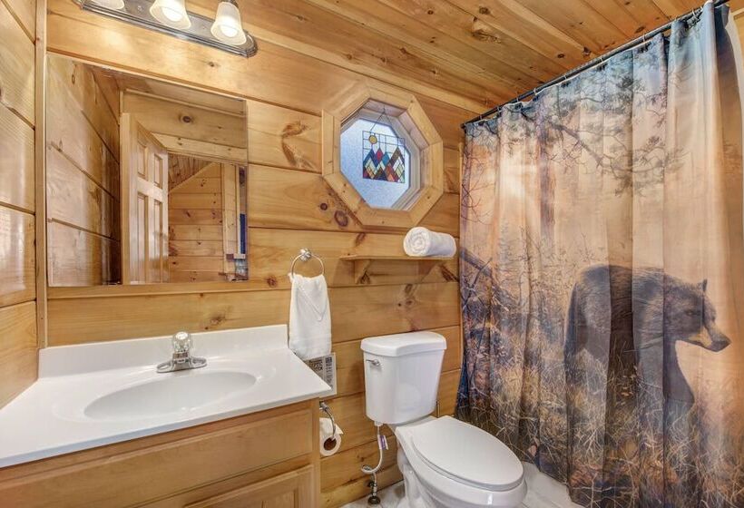 Only Dreamin Cabin W/ Private Hot Tub