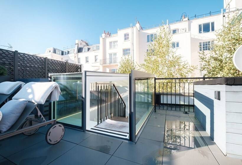 پانسیون Luxury Home With 3 Bed 2 Bath In London