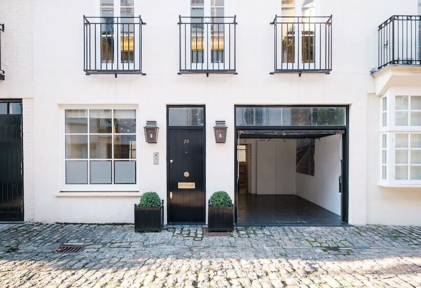 پانسیون Luxury Home With 3 Bed 2 Bath In London