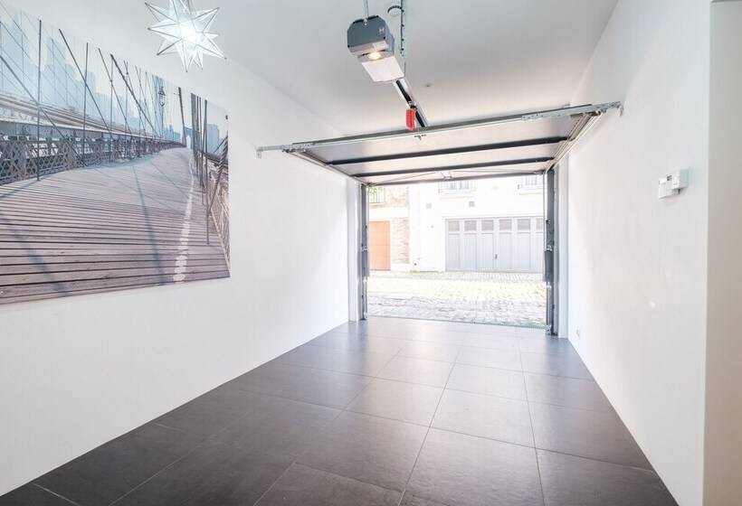 پانسیون Luxury Home With 3 Bed 2 Bath In London