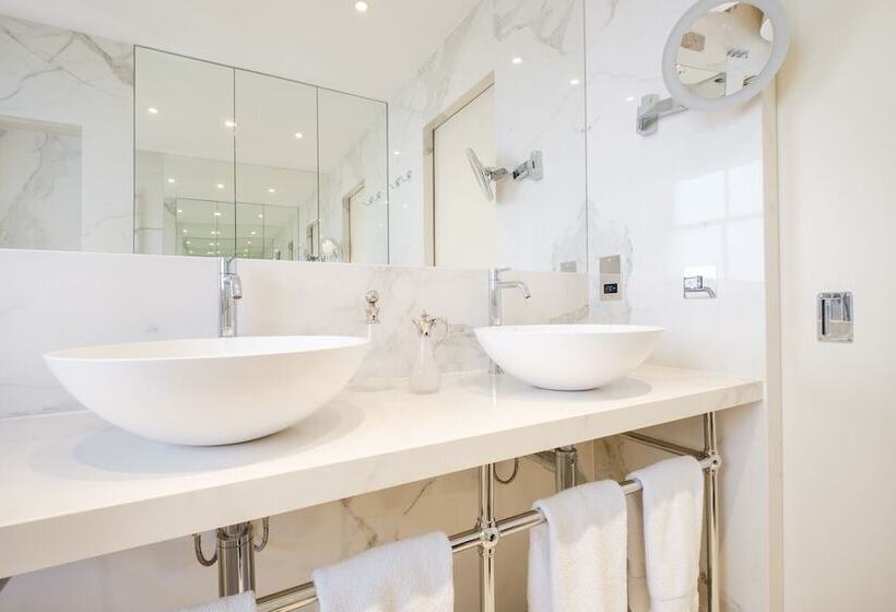 پانسیون Luxury Home With 3 Bed 2 Bath In London