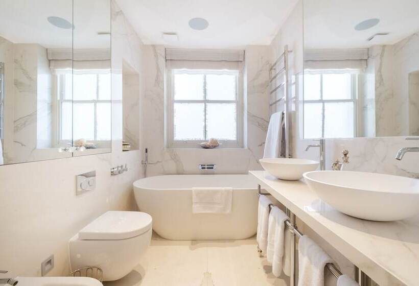 پانسیون Luxury Home With 3 Bed 2 Bath In London