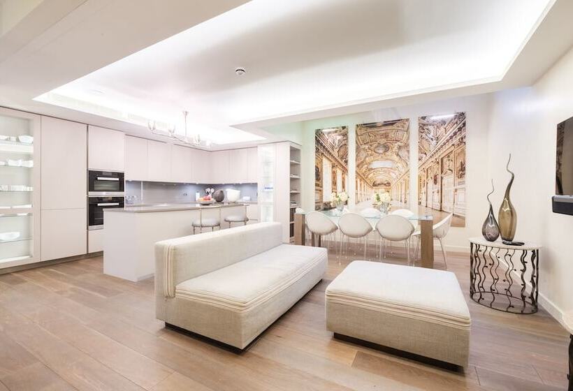 پانسیون Luxury Home With 3 Bed 2 Bath In London