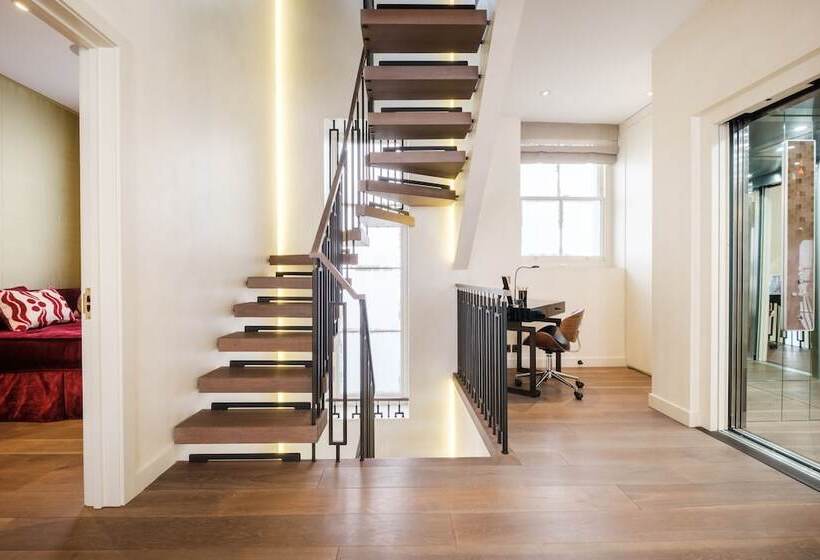 پانسیون Luxury Home With 3 Bed 2 Bath In London