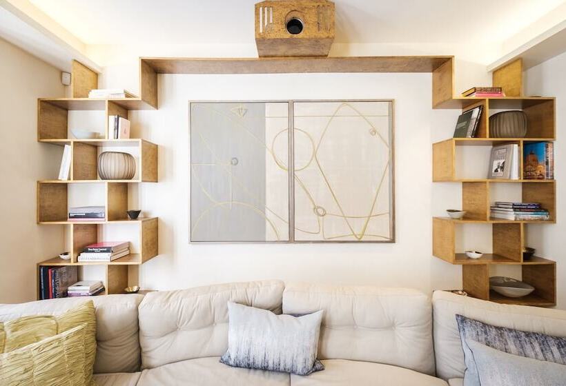 پانسیون Luxury Home With 3 Bed 2 Bath In London