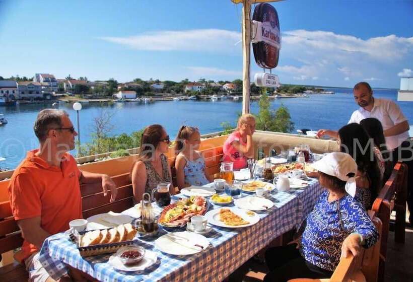 پانسیون Olive House