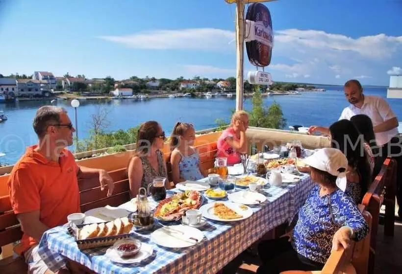 پانسیون Olive House