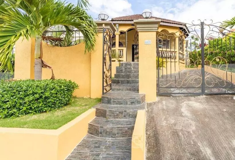 اقامتگاه Impeccable 2 Bed House In Montego Bay
