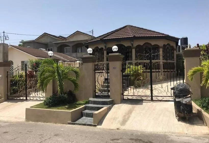 اقامتگاه Impeccable 2 Bed House In Montego Bay