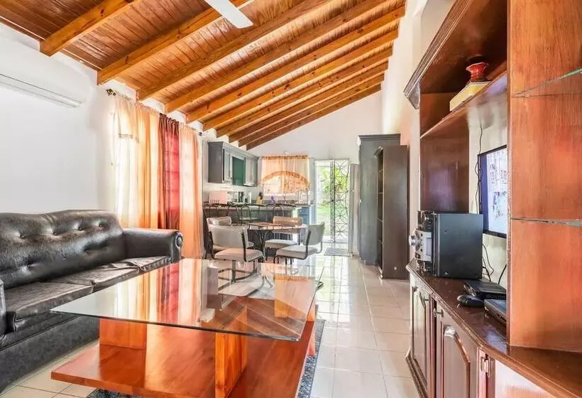 اقامتگاه Impeccable 2 Bed House In Montego Bay