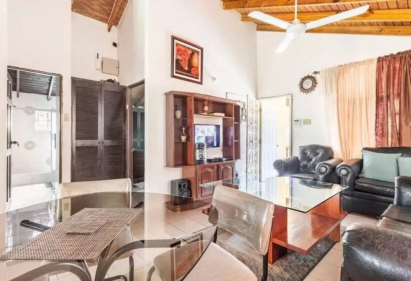اقامتگاه Impeccable 2 Bed House In Montego Bay