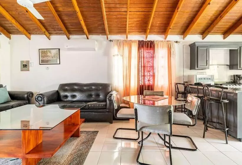 اقامتگاه Impeccable 2 Bed House In Montego Bay