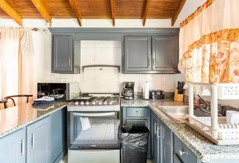 اقامتگاه Impeccable 2 Bed House In Montego Bay