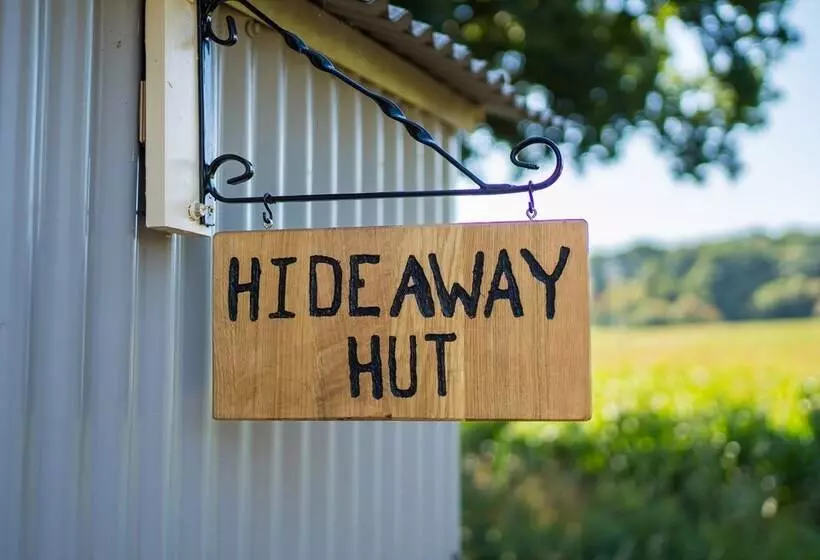 The Hideaway Hut   1 Bed Shepherds Hut   Hereford
