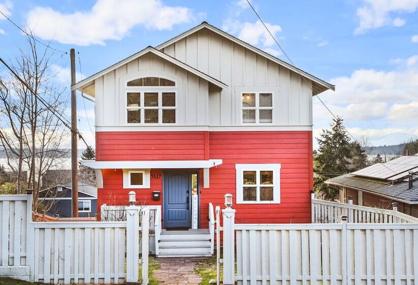 Tranquil 3br House With Balcony