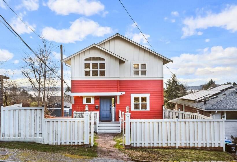 Tranquil 3br House With Balcony