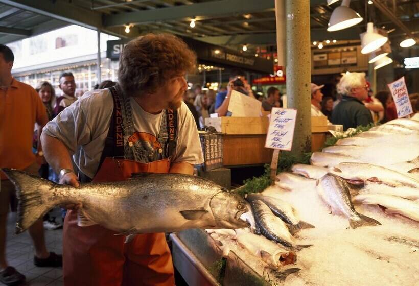Tranquil 3br House With Balcony