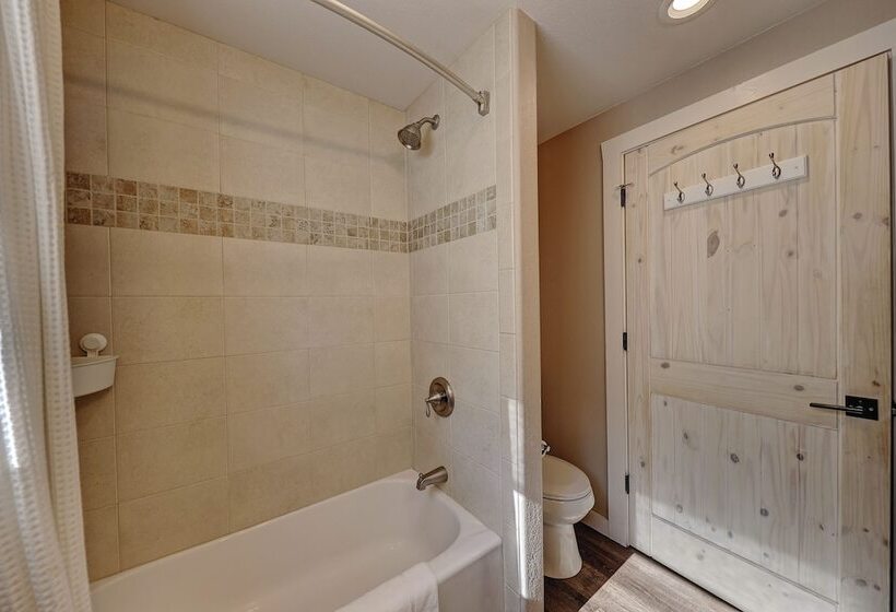 Treetop River Cabins On The Guadalupe River