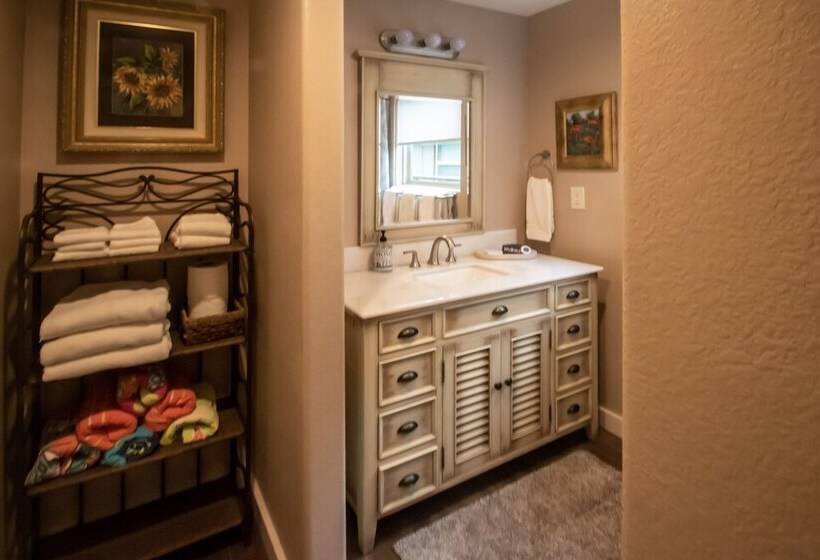 Treetop River Cabins On The Guadalupe River