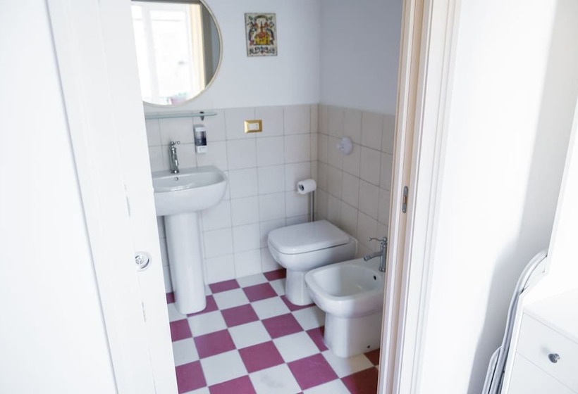 تختخواب و صبحانه Ausa Suites