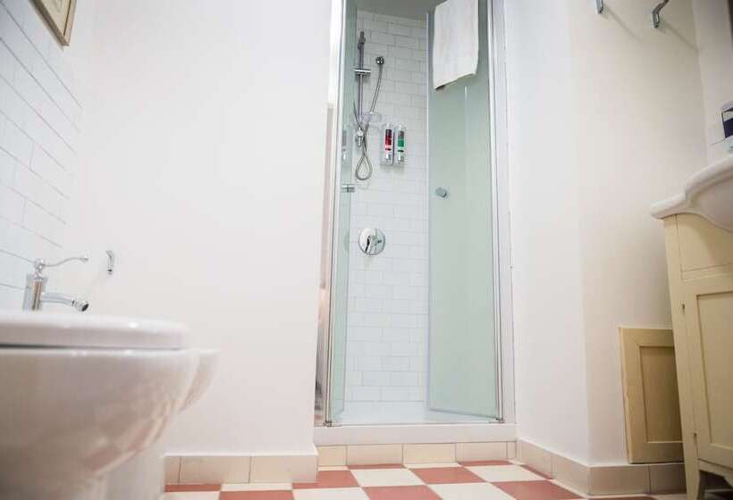 تختخواب و صبحانه Ausa Suites