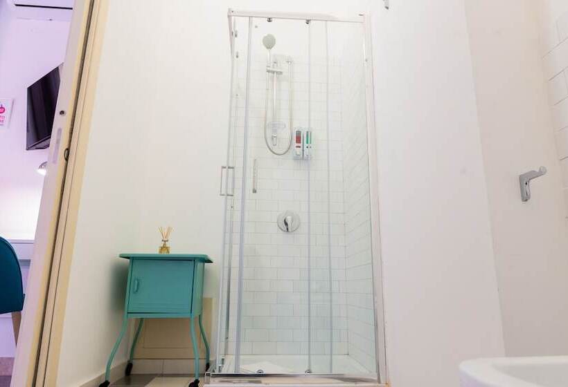 تختخواب و صبحانه Ausa Suites