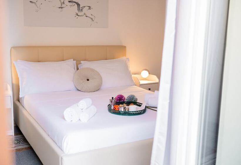 تختخواب و صبحانه Ausa Suites