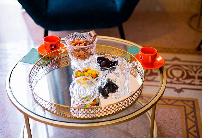 تختخواب و صبحانه Ausa Suites